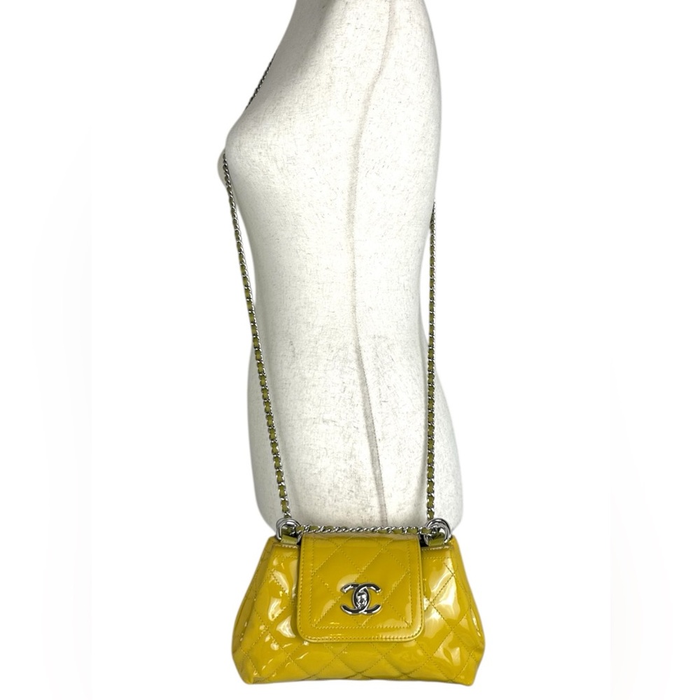 ❌SOLD IN BUNDLE❌CHANEL CC MINI PATENT LEATHER SHOULDER/CROSSBODY BAG - Picture 4 of 14
